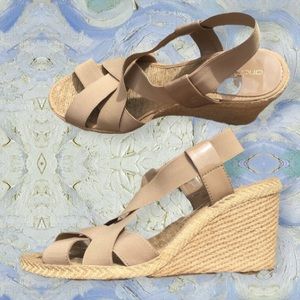 ANDRE ASSOUS espadrille tan strap wedge sandal 8.5